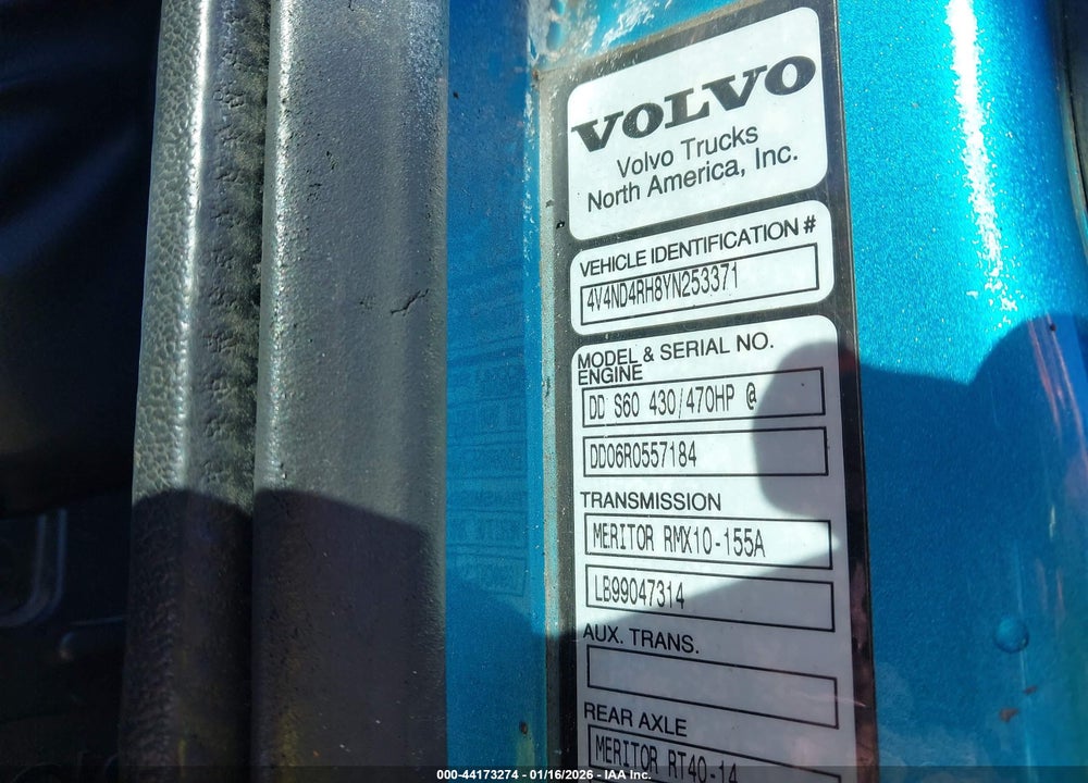 2000 VOLVO VN VIN: 4V4ND4RH8YN253371