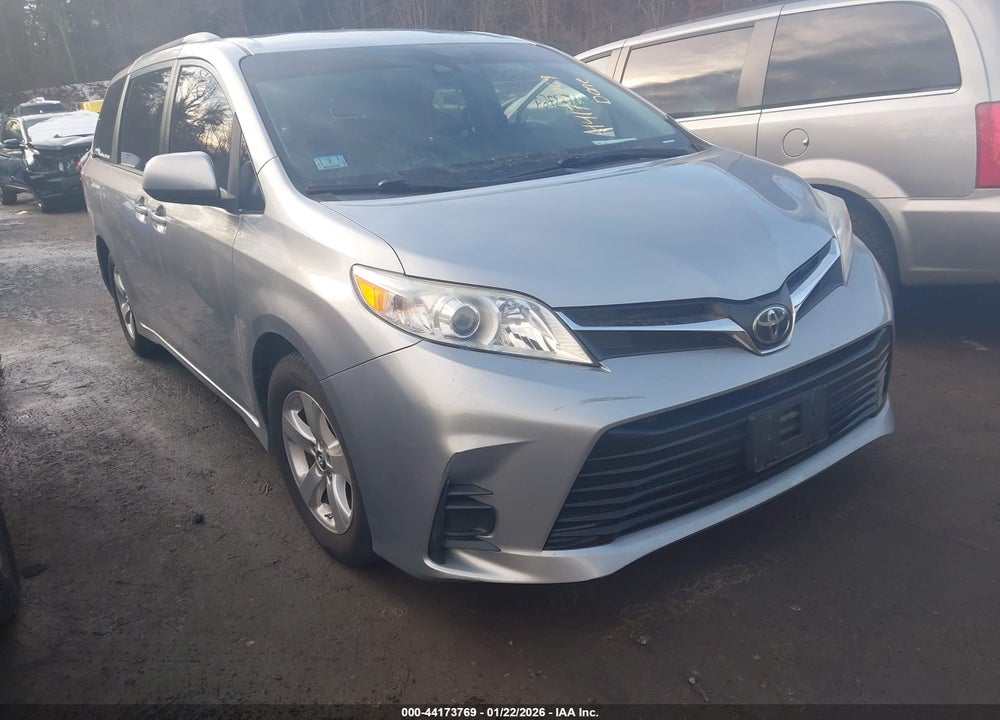 2018 TOYOTA SIENNA LE 8 PASSENGER VIN: 5TDKZ3DC1JS927298