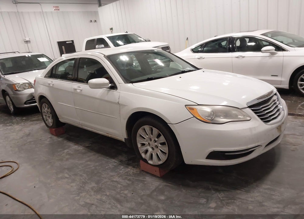 2011 CHRYSLER 200 LX VIN: 1C3BC4FB6BN550698