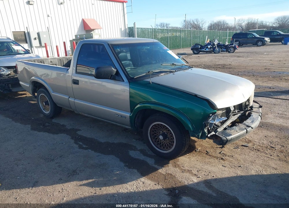 2001 CHEVROLET S-10 VIN: 1GCCS145318246269