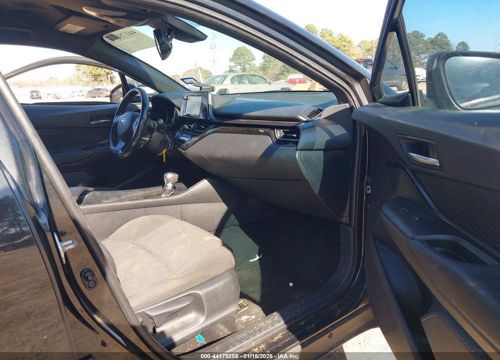 2018 TOYOTA C-HR XLE VIN: NMTKHMBX8JR027558