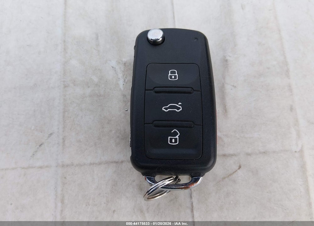 2013 VOLKSWAGEN JETTA HYBRID SEL PREMIUM VIN: 3VW637AJ4DM298053
