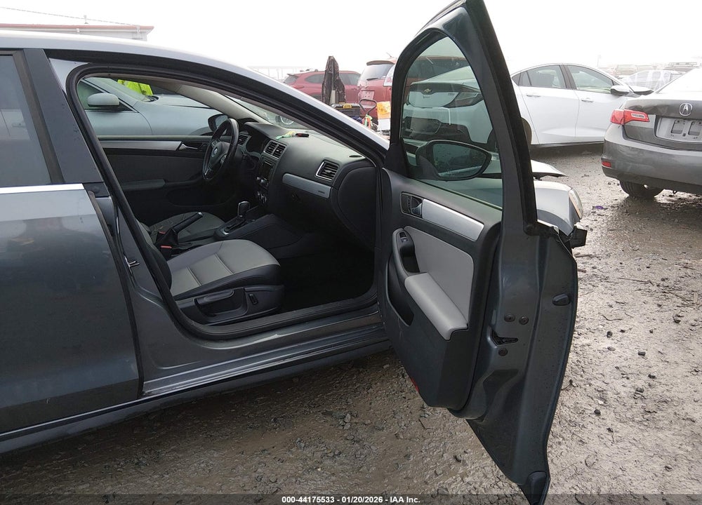 2013 VOLKSWAGEN JETTA HYBRID SEL PREMIUM VIN: 3VW637AJ4DM298053