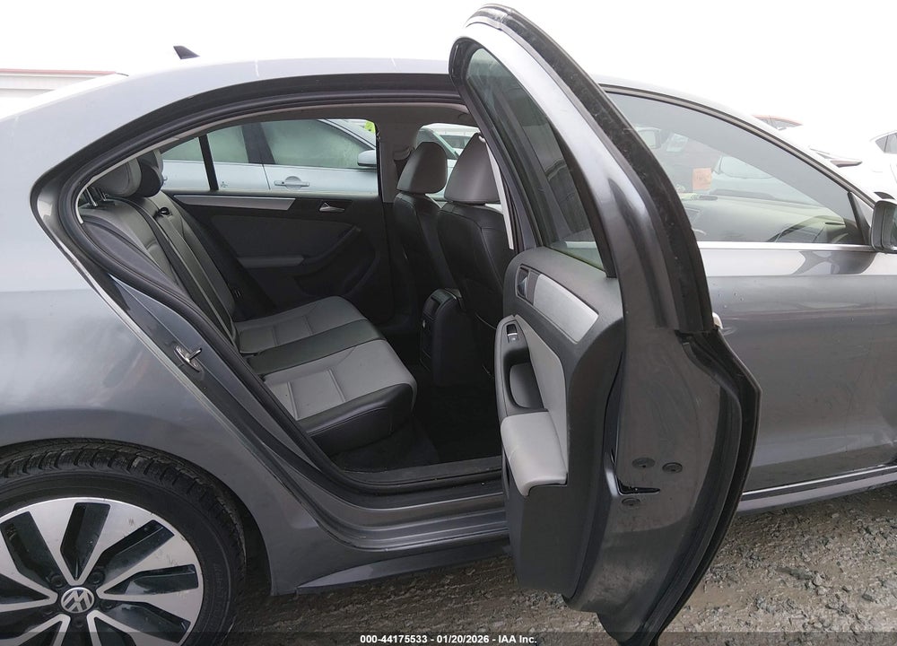 2013 VOLKSWAGEN JETTA HYBRID SEL PREMIUM VIN: 3VW637AJ4DM298053