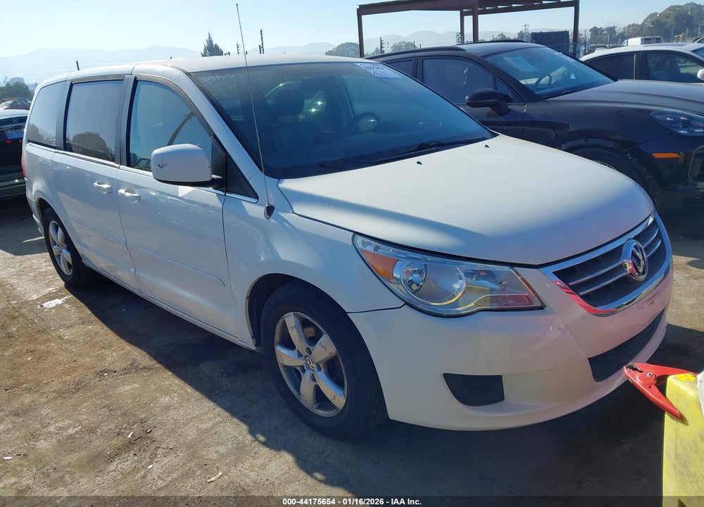 2010 VOLKSWAGEN ROUTAN SE VIN: 2V4RW3D19AR236637