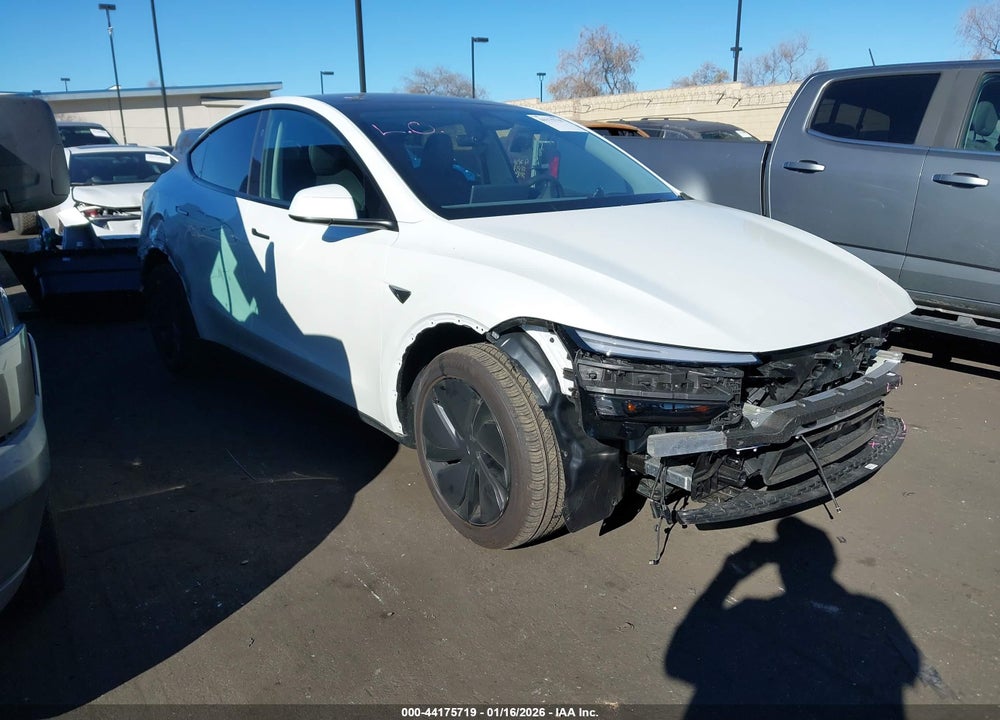 2026 TESLA MODEL Y PREMIUM REAR-WHEEL DRIVE/STANDARD REAR-WHEEL DRIVE VIN: 7SAYGDED5TF392550