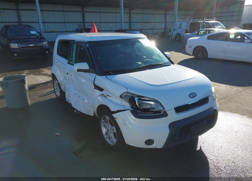 2011 KIA SOUL + VIN: KNDJT2A27B7708604