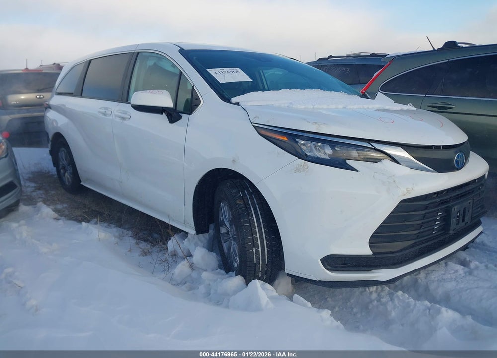 2024 TOYOTA SIENNA LE VIN: 5TDKSKFC1RS121372