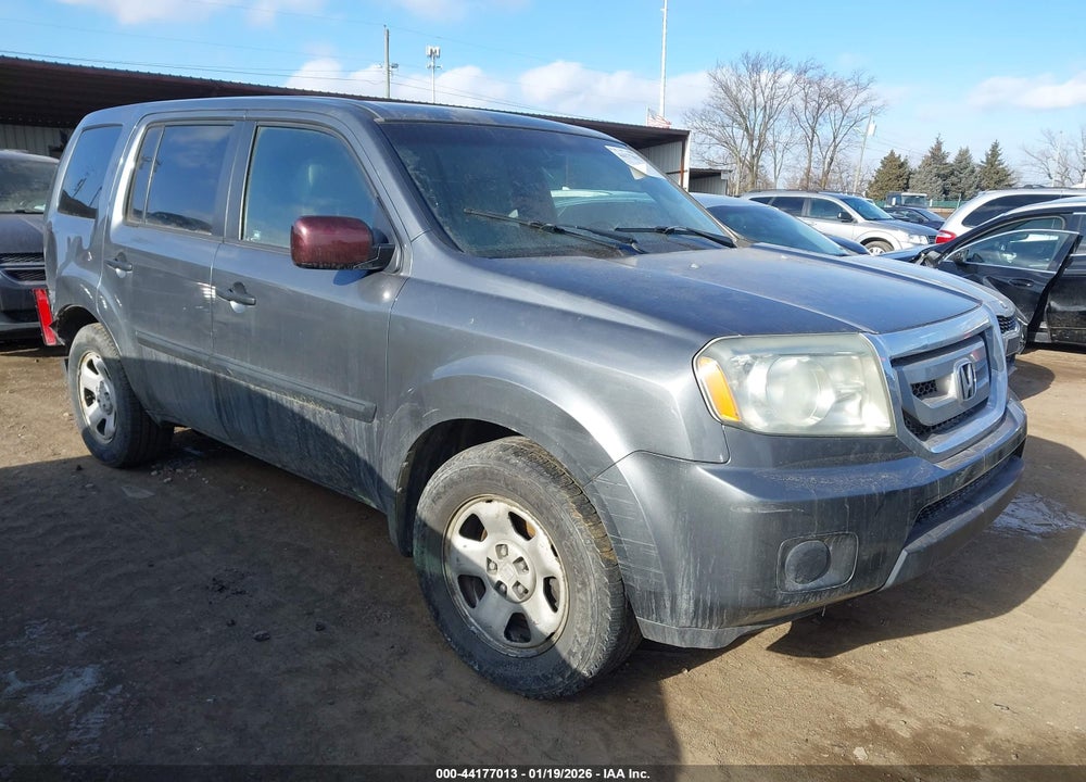 2011 HONDA PILOT LX VIN: 5FNYF4H28BB003294