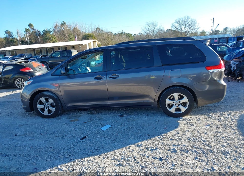 2013 TOYOTA SIENNA LE V6 8 PASSENGER VIN: 5TDKK3DC5DS398401