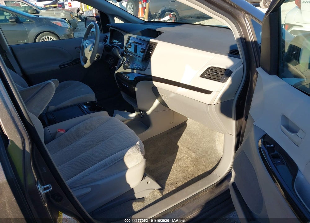 2013 TOYOTA SIENNA LE V6 8 PASSENGER VIN: 5TDKK3DC5DS398401