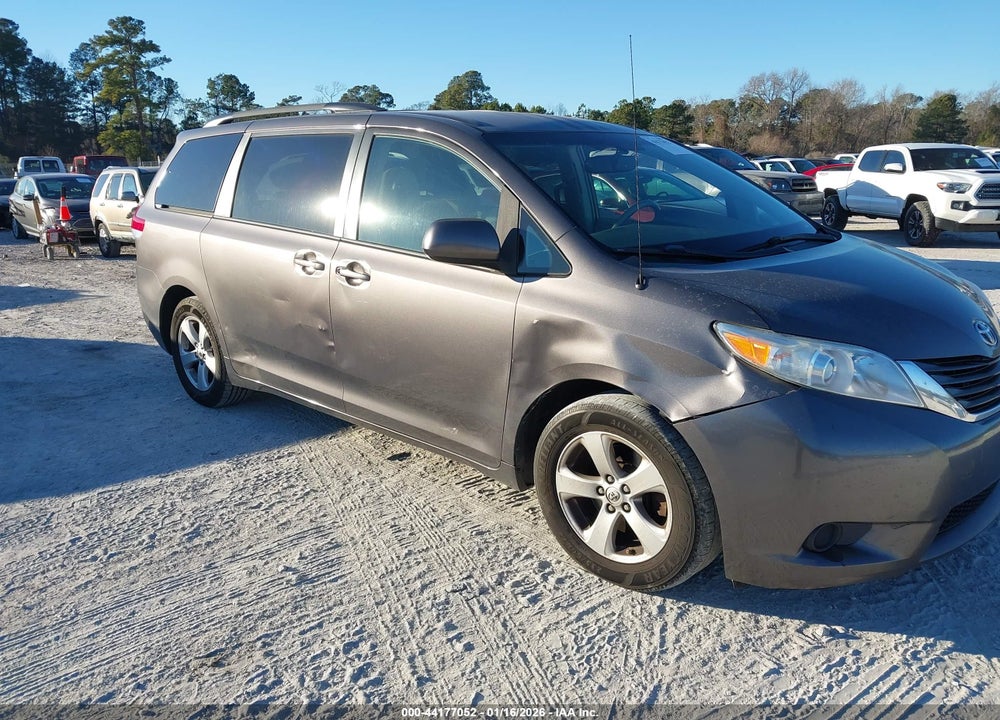 2013 TOYOTA SIENNA LE V6 8 PASSENGER VIN: 5TDKK3DC5DS398401