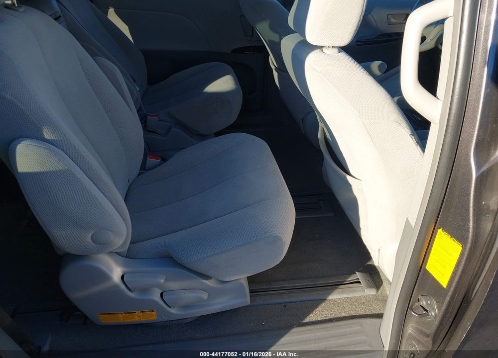 2013 TOYOTA SIENNA LE V6 8 PASSENGER VIN: 5TDKK3DC5DS398401