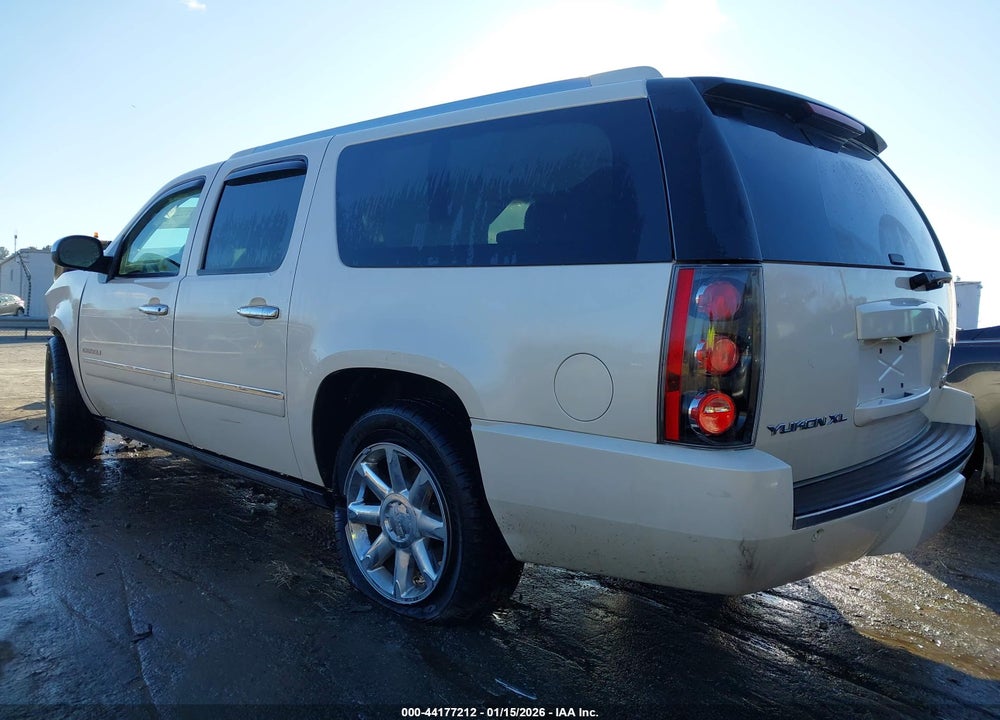 2014 GMC YUKON XL 1500 DENALI VIN: 1GKS1MEF3ER112082