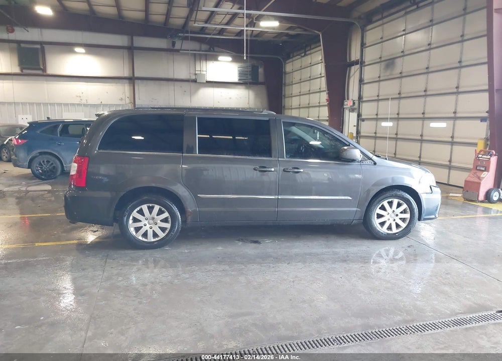 2015 CHRYSLER TOWN & COU VIN: 2C4RC1BG4FR504919