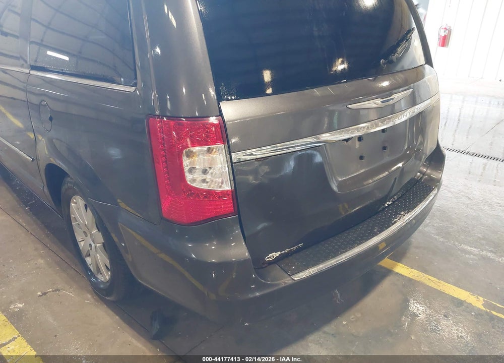 2015 CHRYSLER TOWN & COU VIN: 2C4RC1BG4FR504919