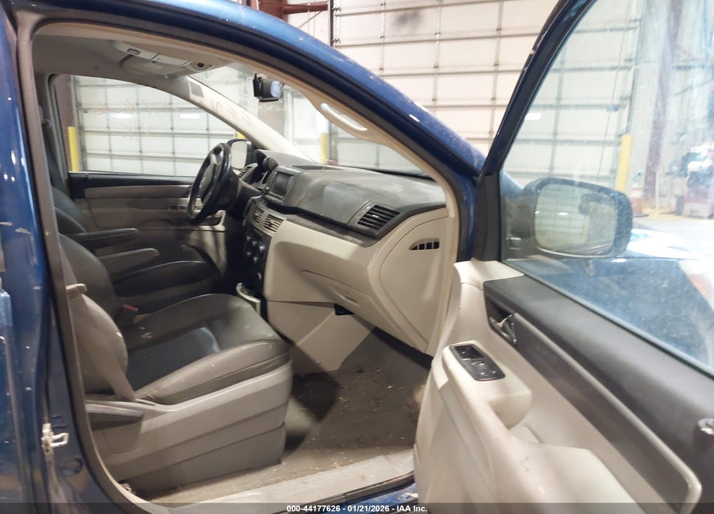 2011 VOLKSWAGEN ROUTAN SE VIN: 2V4RW3DG0BR659564