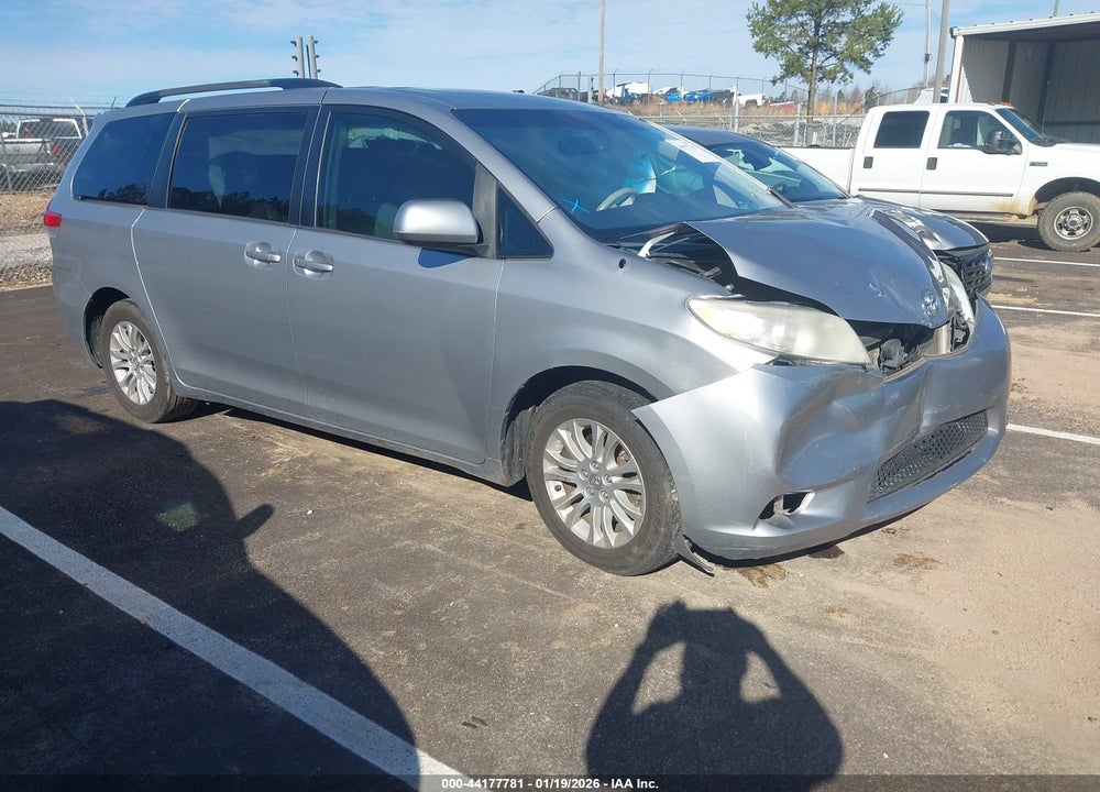 2012 TOYOTA SIENNA XLE V6 8 PASSENGER VIN: 5TDYK3DC6CS257961