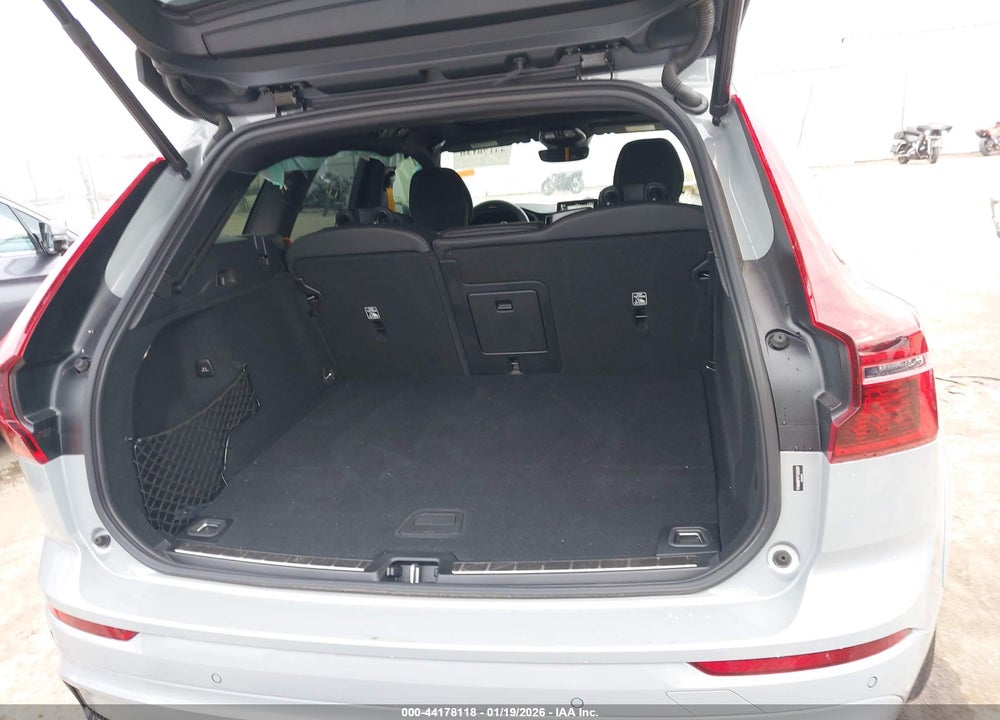 2026 VOLVO XC60 PLUG-IN HYBRID POLESTAR ENGINEERED, T8 AWD ELECTRIC/GASOLINE VIN: YV4H60RP4T1336201