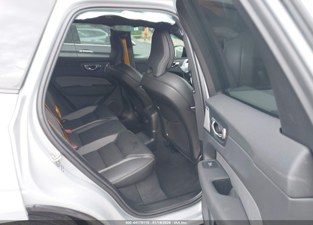 2026 VOLVO XC60 PLUG-IN HYBRID POLESTAR ENGINEERED, T8 AWD ELECTRIC/GASOLINE VIN: YV4H60RP4T1336201