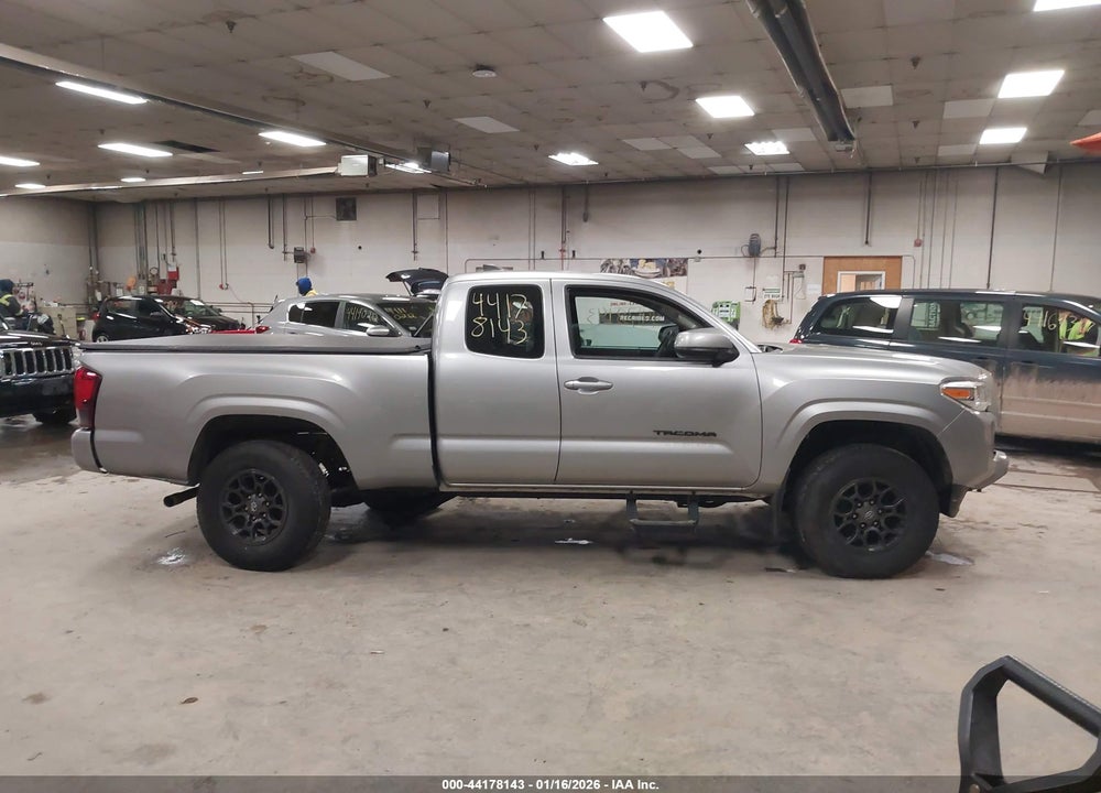 2018 TOYOTA TACOMA SR VIN: 5TFSX5EN8JX059053