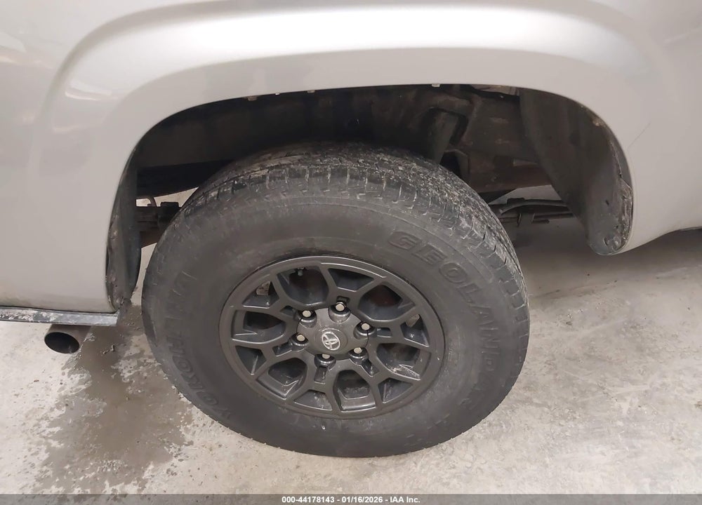 2018 TOYOTA TACOMA SR VIN: 5TFSX5EN8JX059053