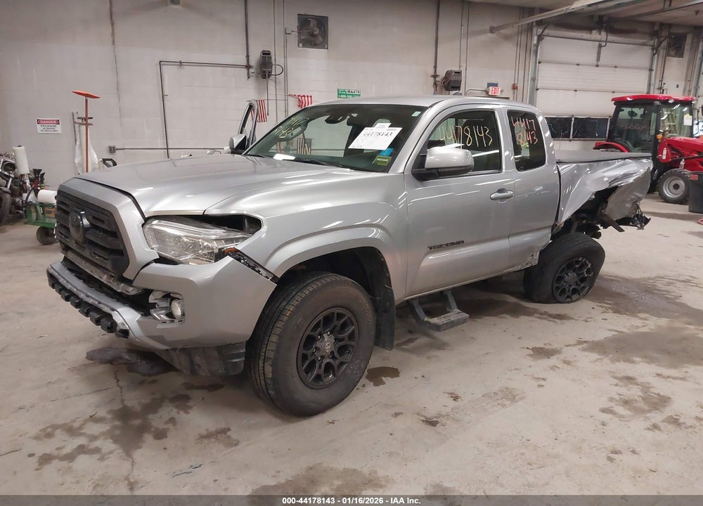 2018 TOYOTA TACOMA SR VIN: 5TFSX5EN8JX059053