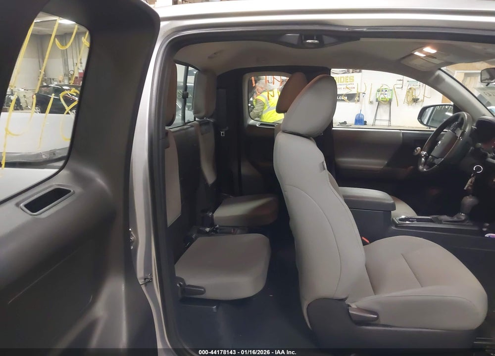 2018 TOYOTA TACOMA SR VIN: 5TFSX5EN8JX059053