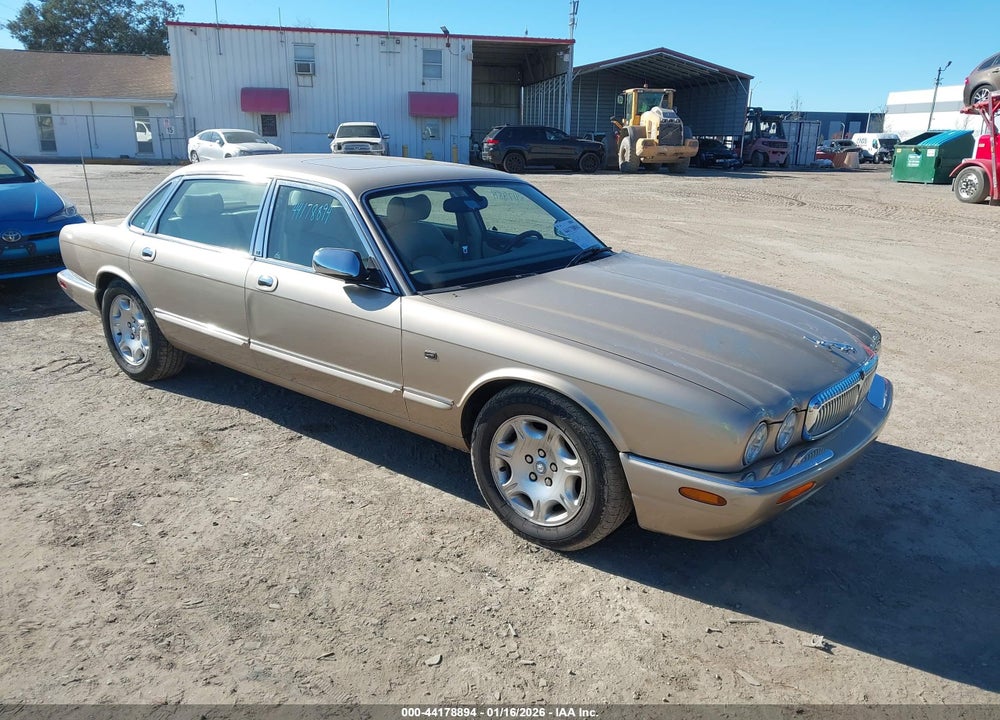 2001 JAGUAR XJ8 VANDEN PLAS VIN: SAJDA24C71LF32414