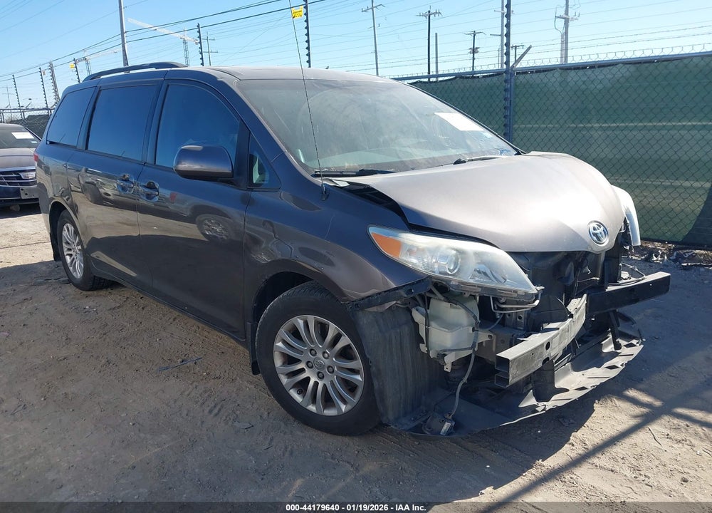 2013 TOYOTA SIENNA XLE V6 8 PASSENGER VIN: 5TDYK3DC1DS337377