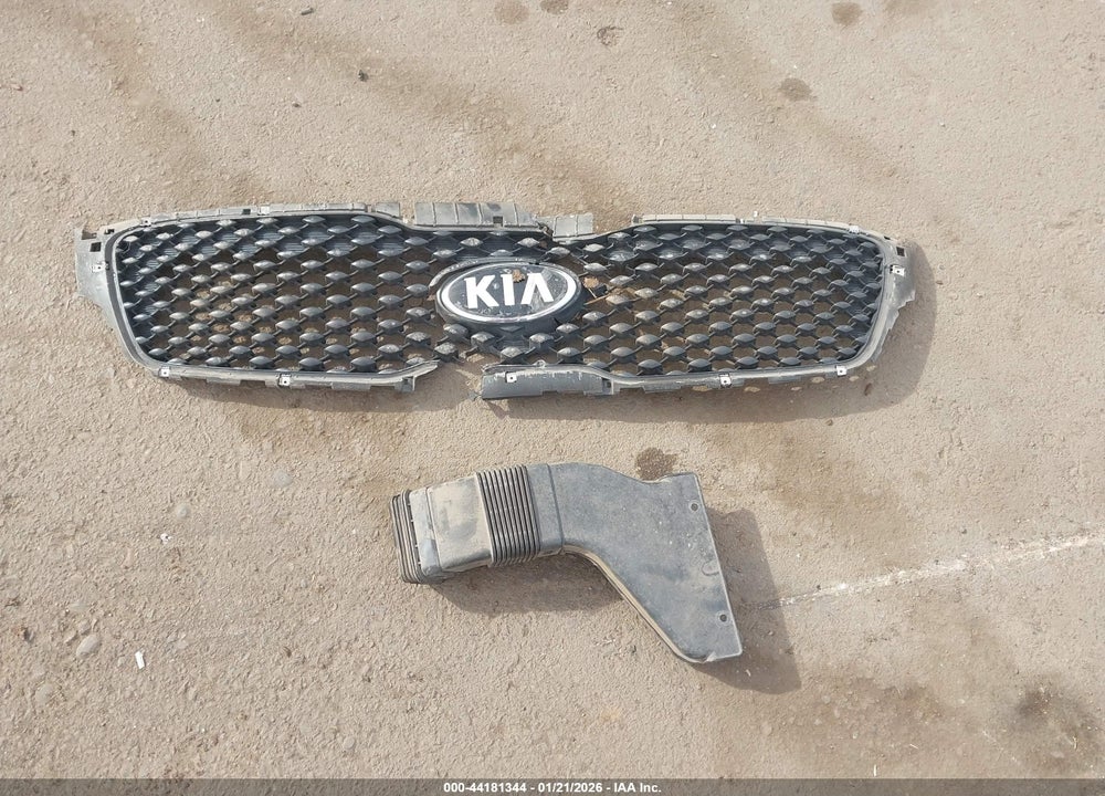 2018 KIA SORENTO 3.3L LX VIN: 5XYPG4A55JG346391