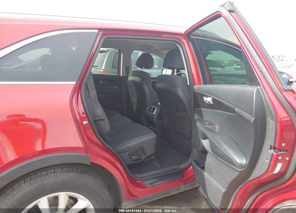 2018 KIA SORENTO 3.3L LX VIN: 5XYPG4A55JG346391