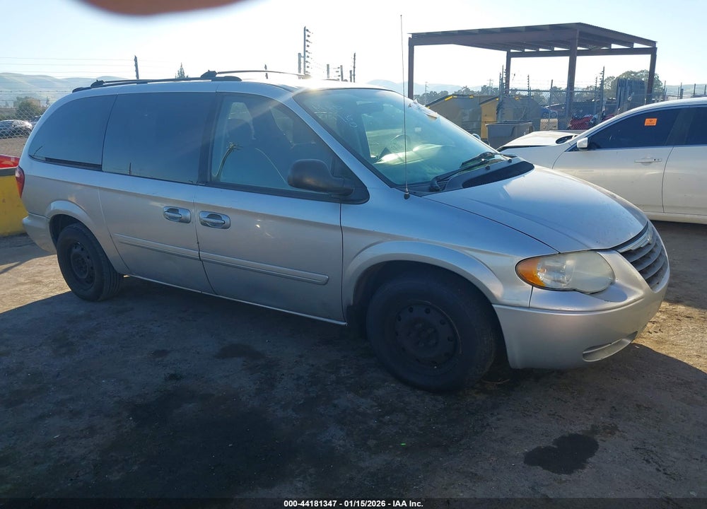 2005 CHRYSLER TOWN & COUNTRY LX VIN: 2C4GP44R35R409648