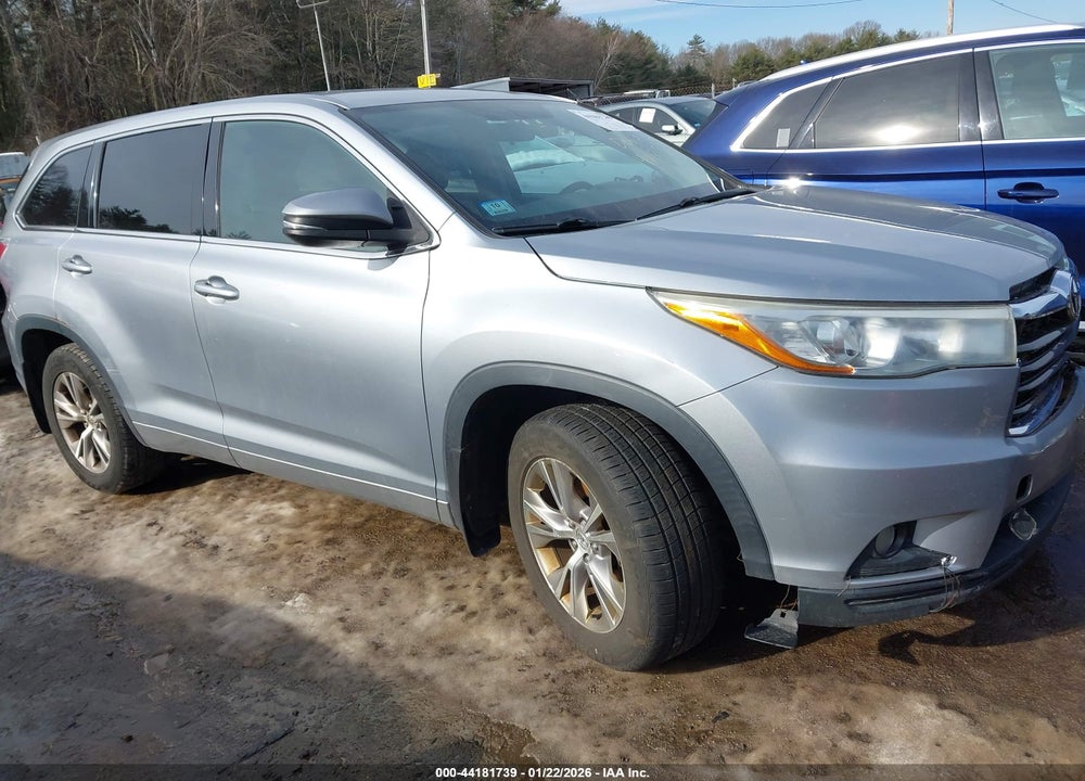 2015 TOYOTA HIGHLANDER LE PLUS V6 VIN: 5TDBKRFH7FS073652