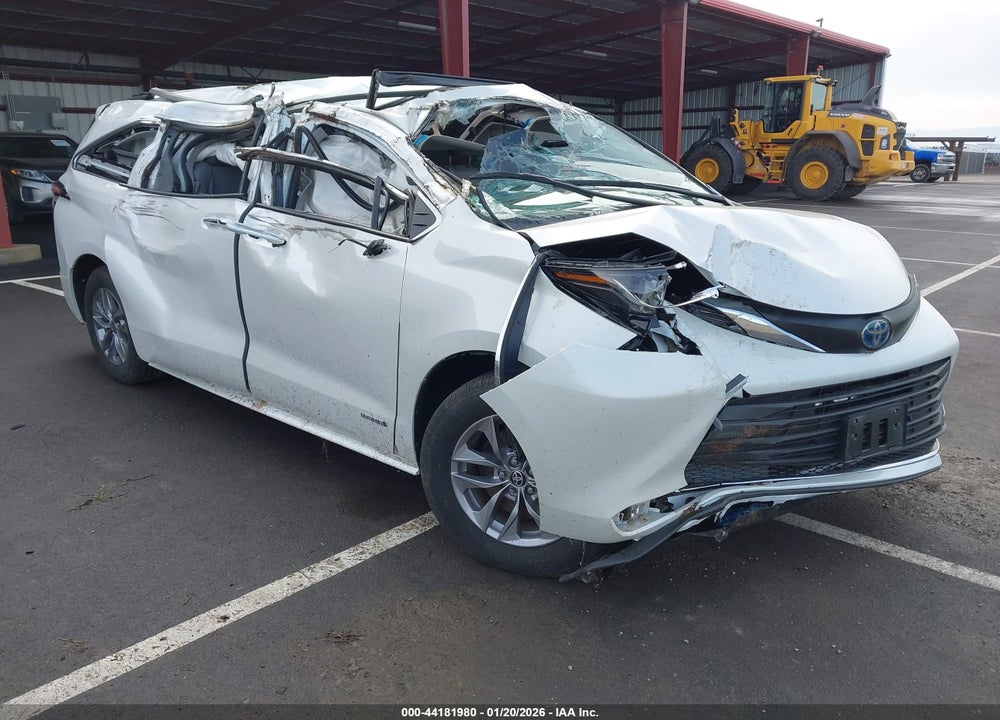 2021 TOYOTA SIENNA XLE VIN: 5TDJRKEC3MS063038