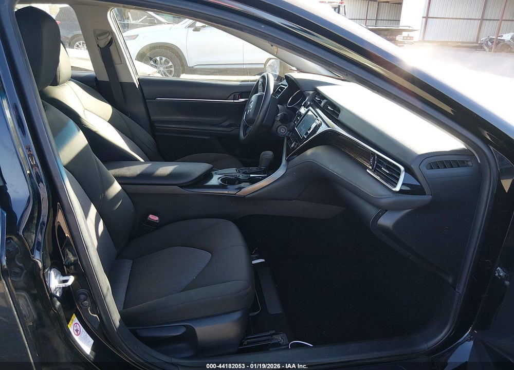 2018 TOYOTA CAMRY LE VIN: JTNB11HK8J3068320