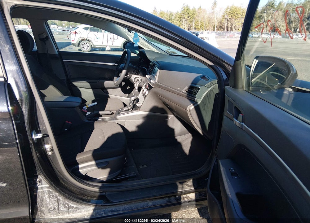 2019 HYUNDAI ELANTRA SE VIN: KMHD74LF5KU844028