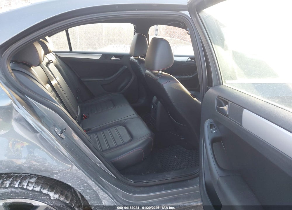 2013 VOLKSWAGEN JETTA GLI AUTOBAHN W/NAV VIN: 3VW4S7AJ7DM305281