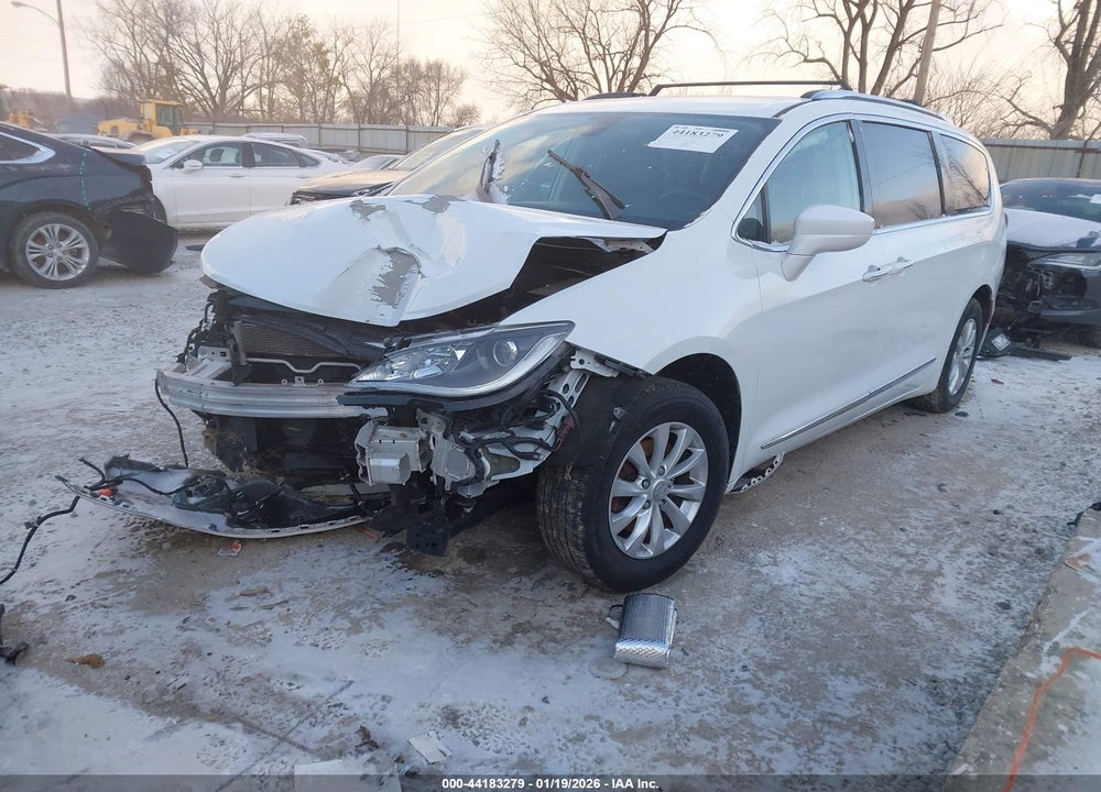 2019 CHRYSLER PACIFICA TOURING L VIN: 2C4RC1BG4KR625721
