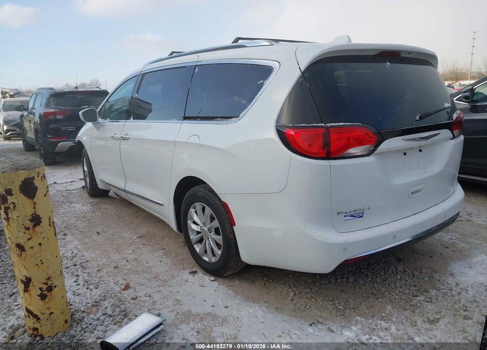 2019 CHRYSLER PACIFICA TOURING L VIN: 2C4RC1BG4KR625721