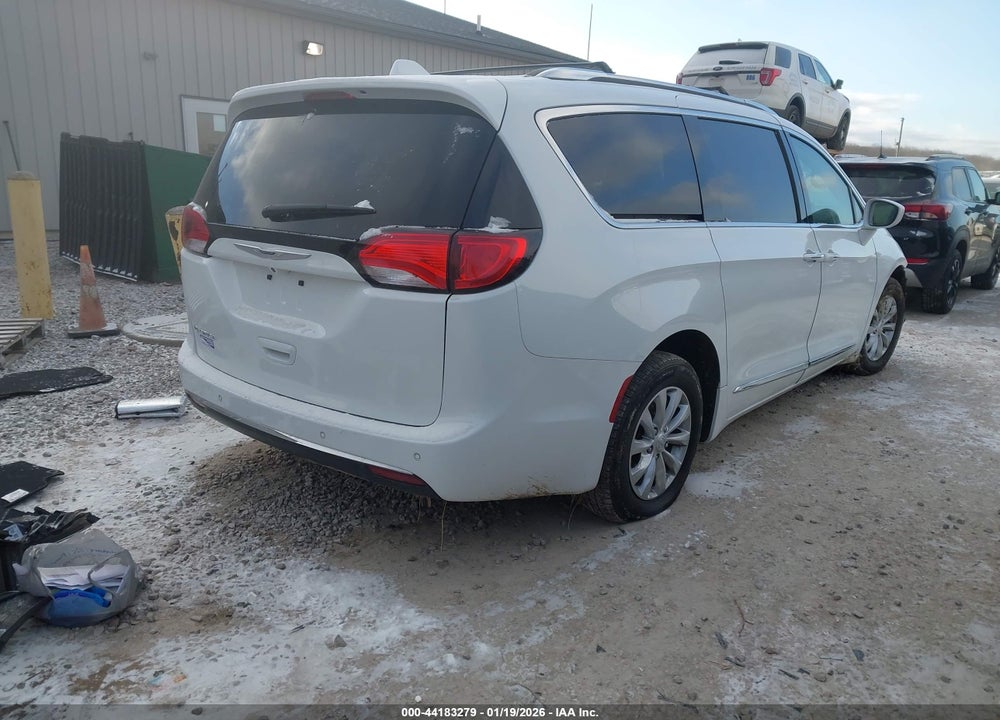 2019 CHRYSLER PACIFICA TOURING L VIN: 2C4RC1BG4KR625721