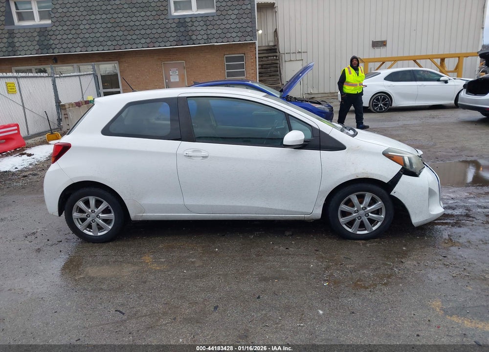 2015 TOYOTA YARIS LE VIN: VNKJTUD33FA038985