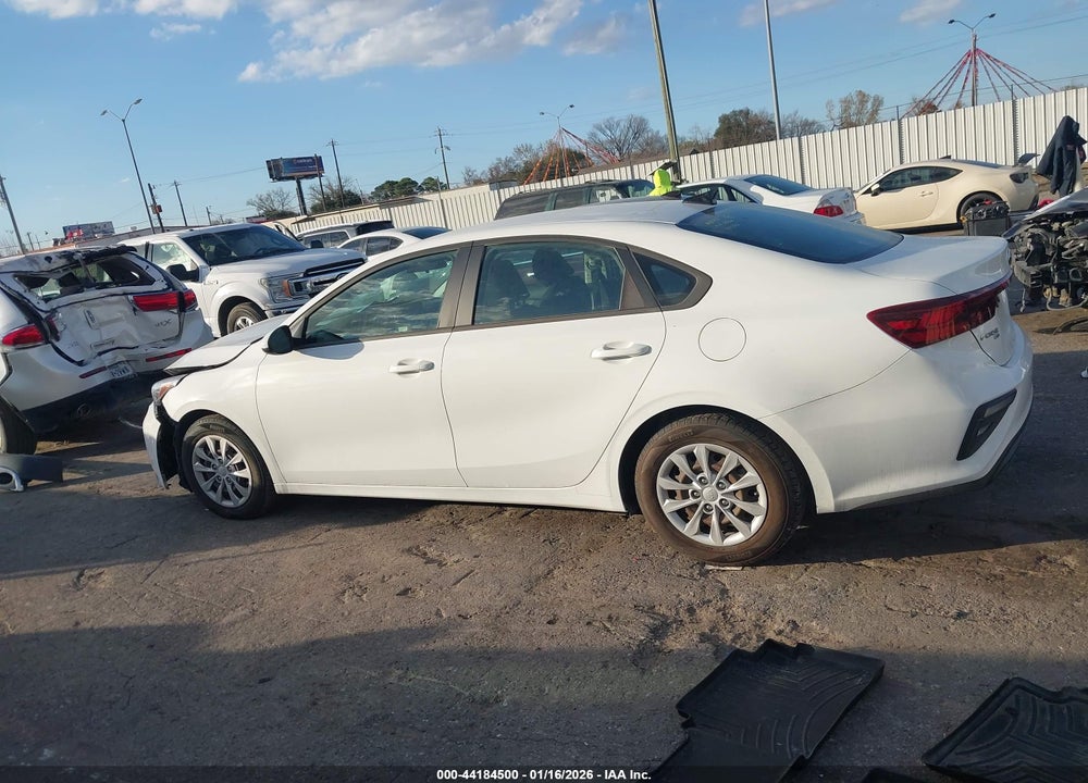2021 KIA FORTE FE VIN: 3KPF24AD7ME377564