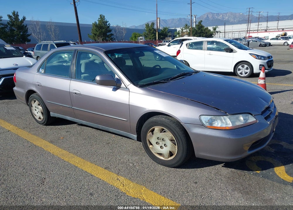2000 HONDA ACCORD 3.0 LX VIN: 1HGCG1648YA030198