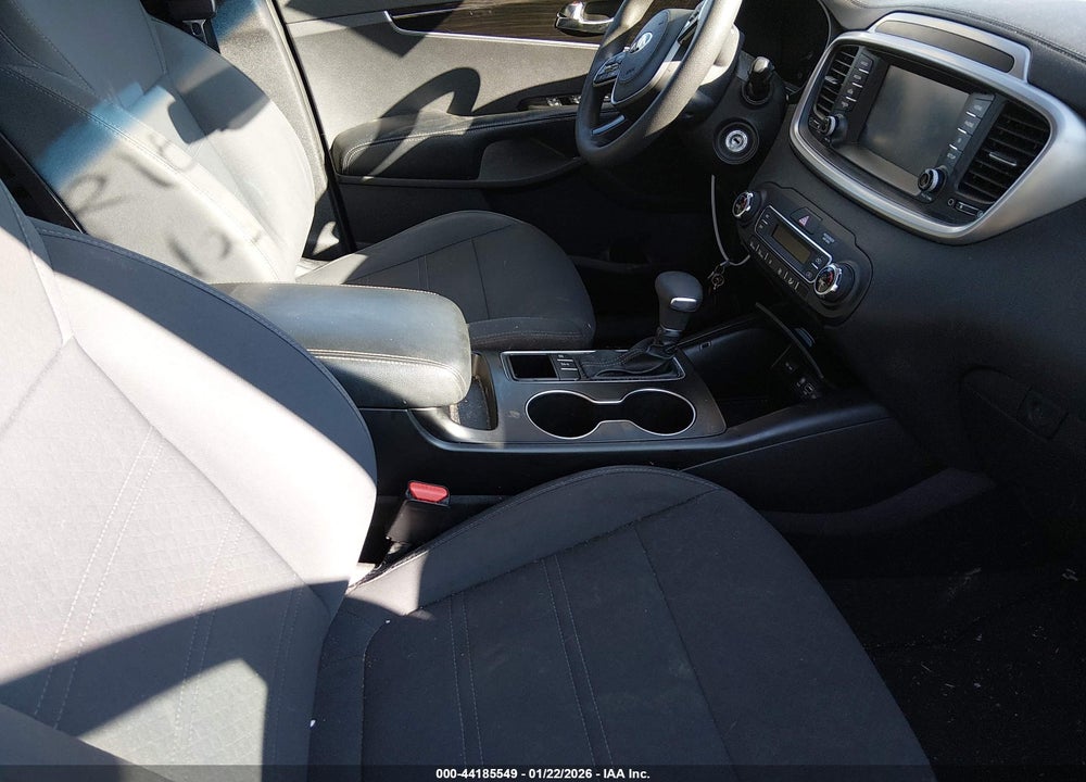 2019 KIA SORENTO 3.3L LX VIN: 5XYPGDA51KG440592