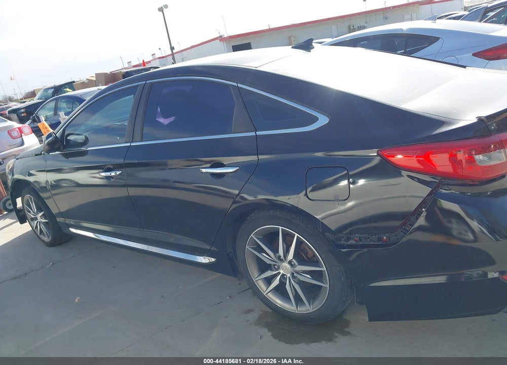 2015 HYUNDAI SONATA SPORT 2.0T VIN: 5NPE34AB2FH167637