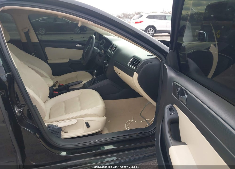 2014 VOLKSWAGEN JETTA 1.8T SE VIN: 3VWB07AJ3EM441308
