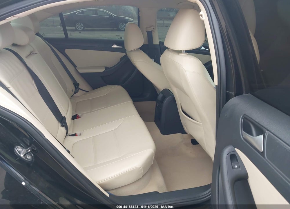 2014 VOLKSWAGEN JETTA 1.8T SE VIN: 3VWB07AJ3EM441308