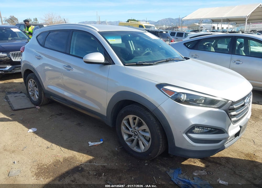 2016 HYUNDAI TUCSON SE VIN: KM8J3CA40GU091512