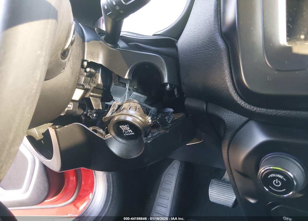 2019 JEEP RENEGADE LATITUDE FWD VIN: ZACNJABB7KPK52880